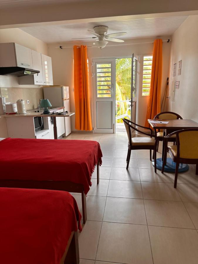 Hotel Douce Vague Сен-Лу Екстериор снимка
