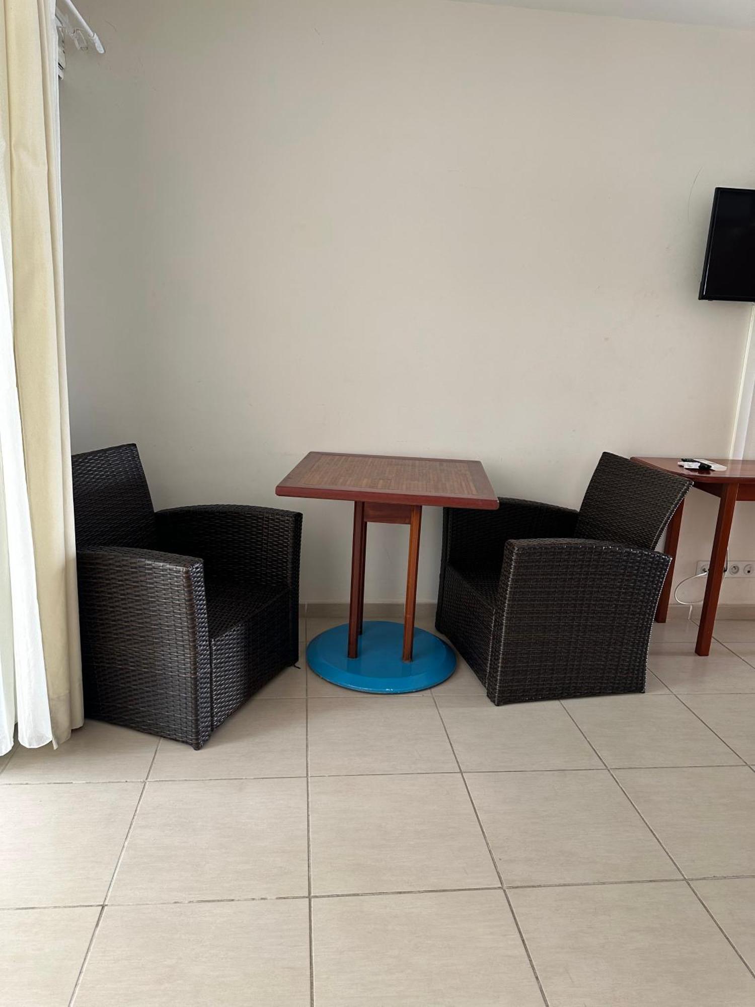 Hotel Douce Vague Сен-Лу Екстериор снимка